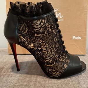 NIB Christian Louboutin Henrietta Lace Tulle Black Peep Toe Booties 40 10